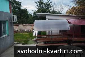 Дава под наем стая с самостоятелен сан възел С ползване на обща кухня,