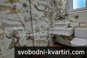 Луксозен тристаен апартамент в Идеален Център
