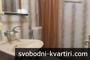 Двустаен обзаведен апартамент, на междинен етаж.