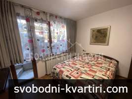 Триетажна къща с гараж и двор в кв.Варуша Триетажна къща с гараж и двор в кв.Варуша