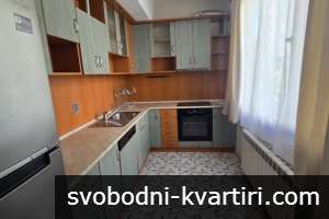 Етаж от къща с паркомясто широк център