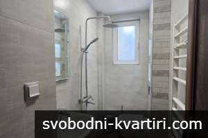 Етаж от къща с паркомясто широк център