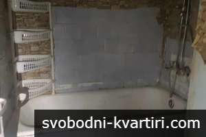 Давам под наем четиристаен необзаведен апартамент в Тракия