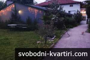 Дава под наем стая с самостоятелен сан възел С ползване на обща кухня,