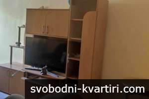 Давам под наем четиристаен апартамент в центъра  на гр.Пловдив