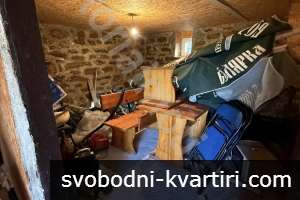 Тухлена къща в с. Длъжка Поляна Тухлена къща в с. Длъжка Поляна