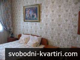 на 200 м. от Общината