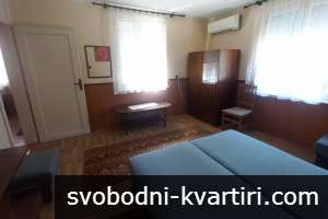 Даваме под наем етаж от къща в кв. Каменица 1 Даваме под наем етаж от къща в кв. Каменица 1
