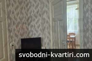 Дава се под наем тристаен апартамент в Център! Дава се под наем тристаен апартамент в Център!
