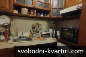 Давам под наем четиристаен апартамент в гр.Пловдив