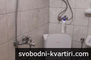 Самостоятелна стая с голяма тераса