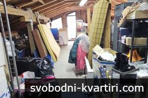 Триетажна къща с голям двор с АКТ16 Белащица Триетажна къща с голям двор с АКТ16 Белащица