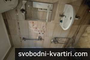 Тристаен, газифициран, с южна, просторна дневна.