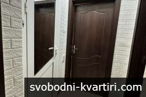 Двустаен с таванска стая в център