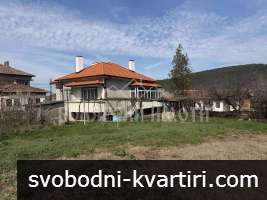 Монолитна двуетажна къща в с.Присово