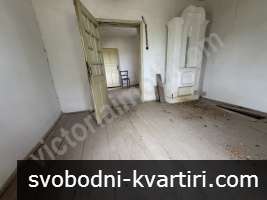 Къща със самостоятелен път в с. Церова Кория Къща със самостоятелен път в с. Церова Кория