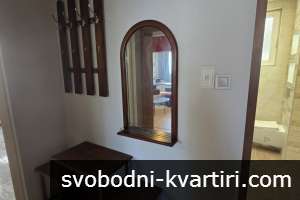 Етаж от къща с паркомясто широк център