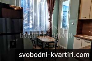 Луксозен тристаен апартамент в Идеален Център