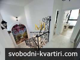 ПРЕМИУМ къща с паркомясто, 2 дворни площадки, 2 бани, 3 тераси на метри от морето в ж.к Сарафово ПРЕМИУМ къща с паркомясто, 2 дворни площадки, 2 бани, 3 тераси на метри от морето в ж.к Сарафово