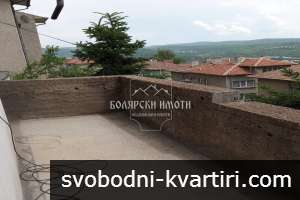 Тристаен в Акация Тристаен в Акация