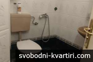 Дава се под наем двустаен апартамент в Центъра