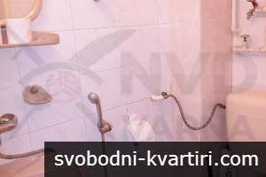 Дава се под наем тристаен апартамент в Център!