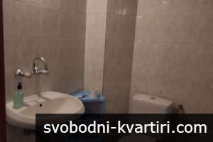 Продавам четиристаен апартамент етаж от къща в Центъра на Пловдив