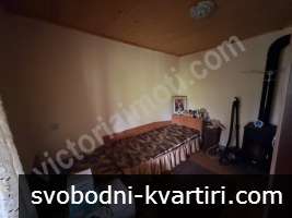 Две къщи с панорамна гледка в с. Гащевци Две къщи с панорамна гледка в с. Гащевци
