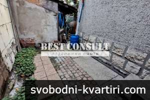 Самостоятелен етаж от къща с двор - Родина 1