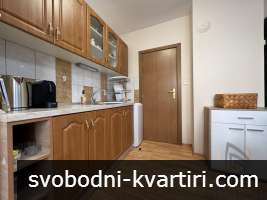 Център тристаен апартамент обзаведен #1749204841