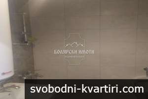 Самостоятелни стаи от голям апартамент под Полицията