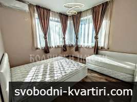 Луксозен тристаен апартамент в Идеален Център