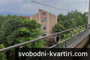 Даваме под наем двустаен апартамент в центъра на Пловдив