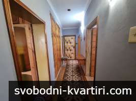 Обзаведен етаж от къща с двор под наем, разположен в кв. Струмско, гр. Благоевград.