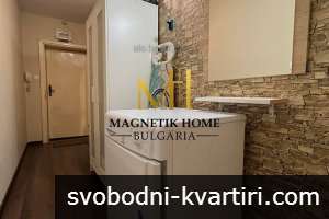 Двустаен апартамент в супер център до ул. Богориди