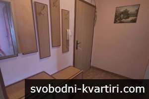 Дава се под наем двустаен апартамент в Центъра