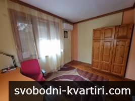Обзаведен етаж от къща с двор под наем, разположен в кв. Струмско, гр. Благоевград.