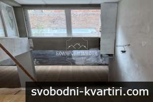 Офис/Магазин/Студио под наем в Идеален Център