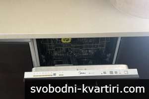 Отдавам под наем тристаен апартамент в кв.Въстанически