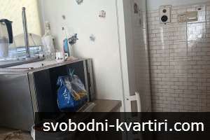 Давам под наем  двустаен-спалня,хол с дневна и бокс  за300евро напълно обзаведен