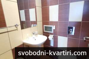 Тристаен апартамент в Широк Център