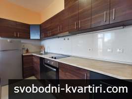Тристаен апартамент в Широк Център