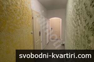 Двустаен климатизиран апартамент в началото на Зона Б