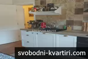 Четиристаен Луксозен апартамент с паркомясто и двор