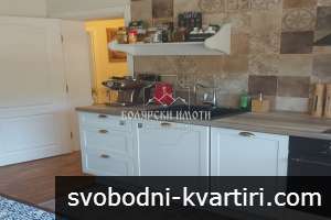 Четиристаен Луксозен апартамент с паркомясто и двор