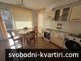 Тристаен апартамент в Идеален Център