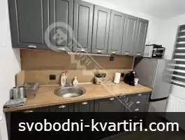 Четиристаен апартамент под наем в центъра