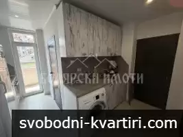 Самостоятелна стая от многостаен апартамент в Центъра
