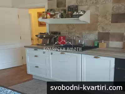 Четиристаен Луксозен апартамент с паркомясто и двор