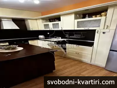 Тристаен апартамент до Стадиона